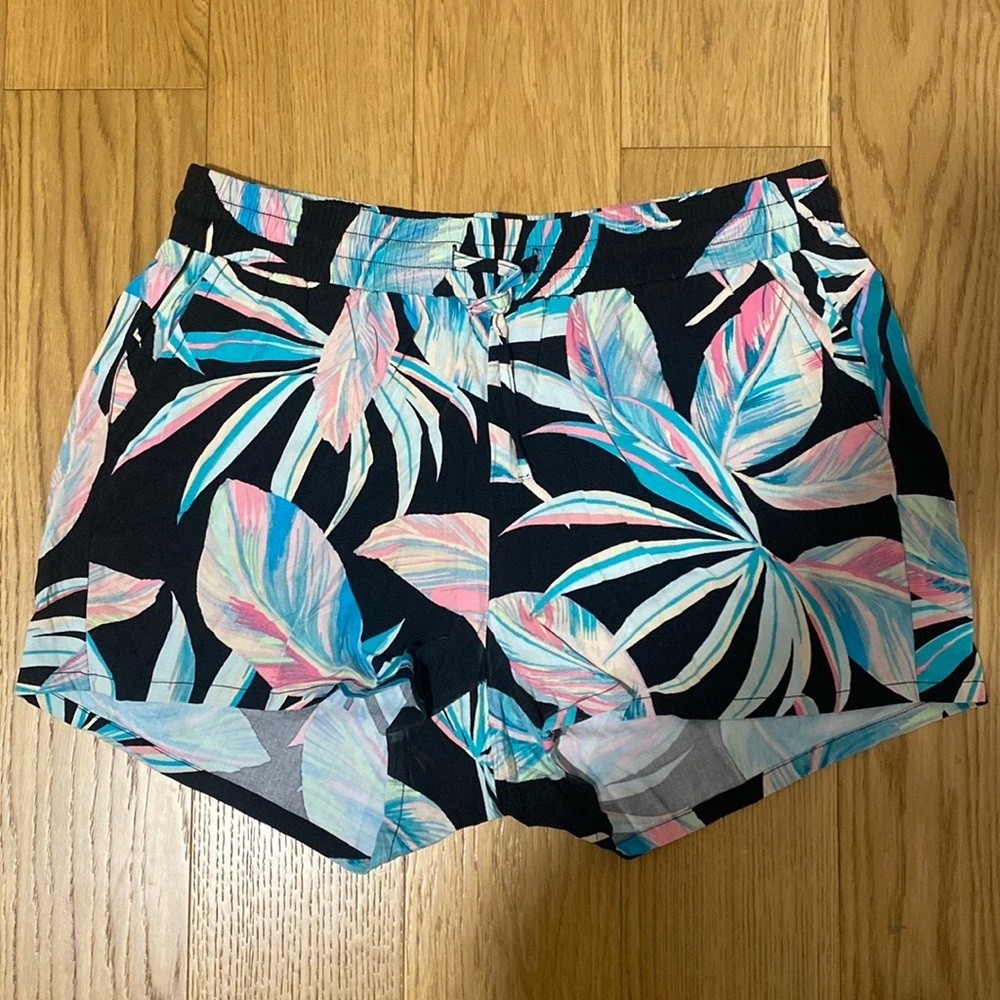 Torrid Pull-On Short - Challis Summer Leaves Black